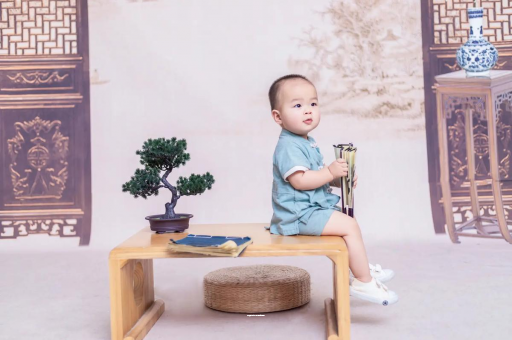 灌南宝宝眼睛肿是什么原因